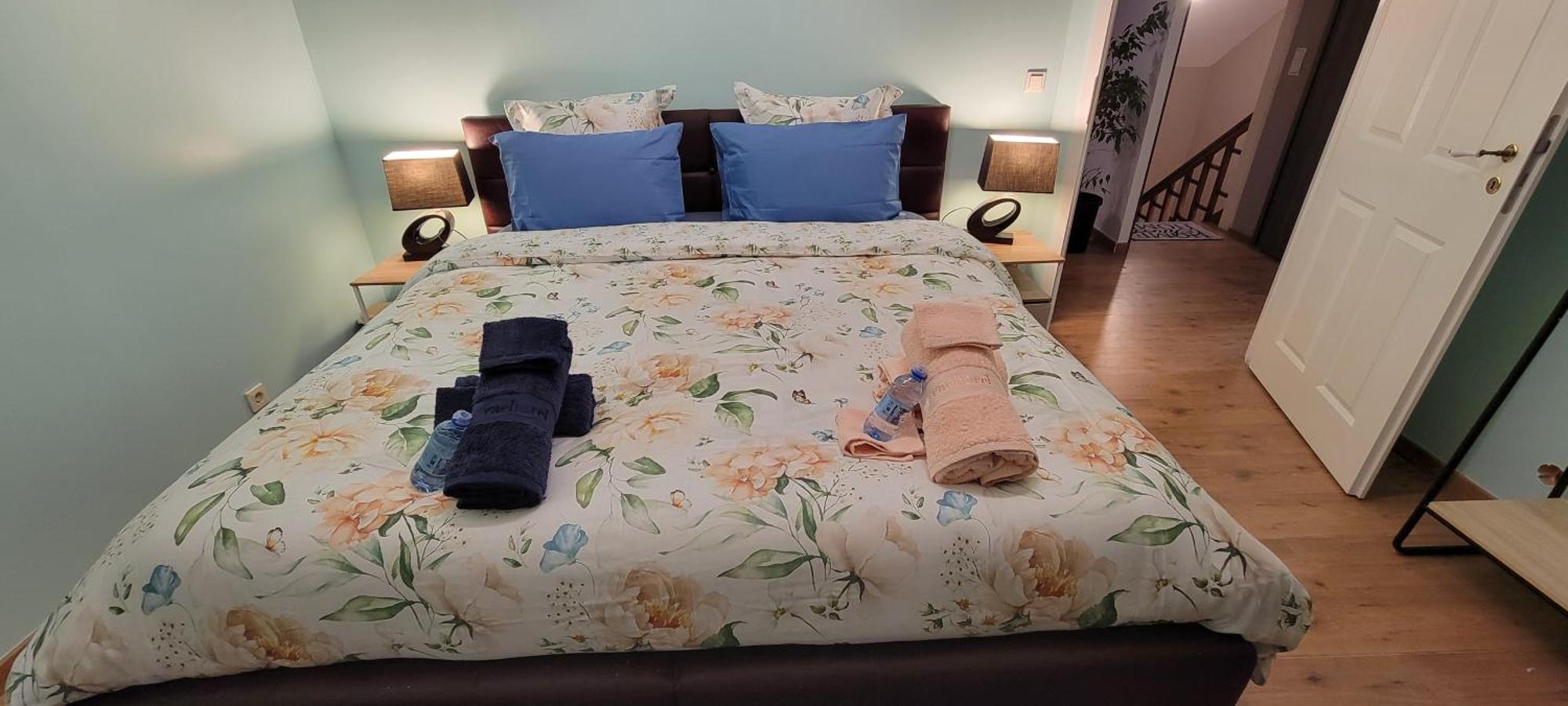 Cheri's Aparts Apartment